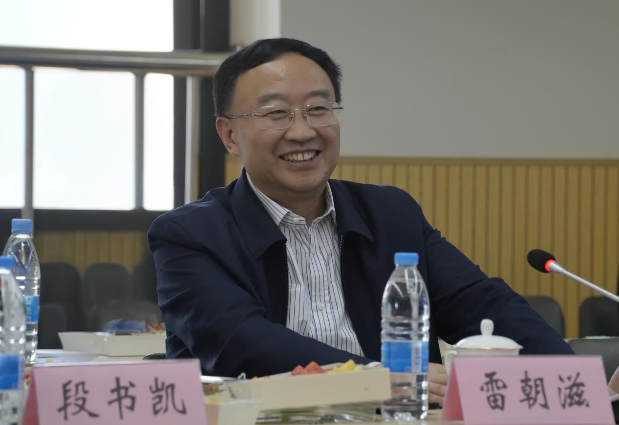 师生员工代表等齐聚一堂