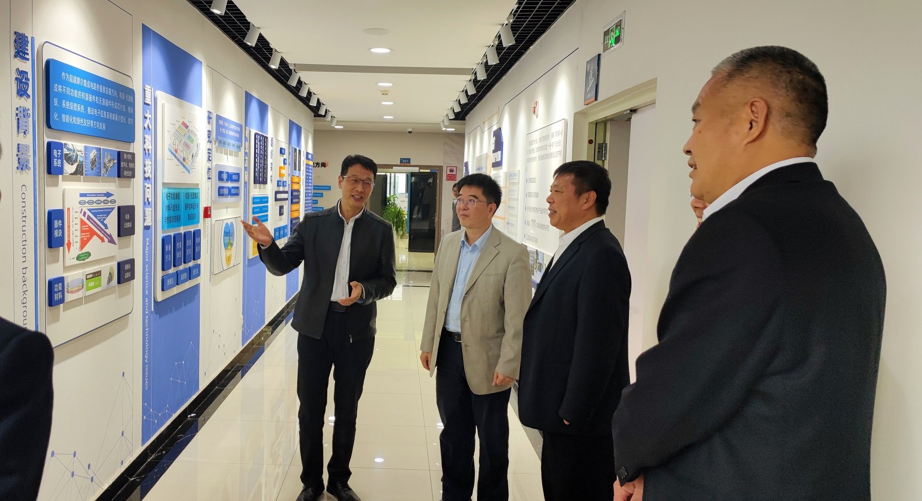 科技小院师生代表参加会议并展示了世界